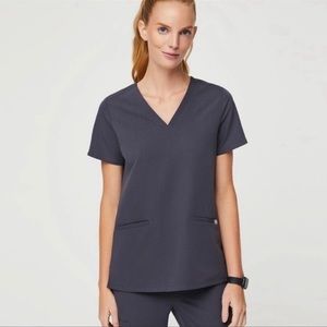 Figs Charcoal Casma three pocket scrub top in XS